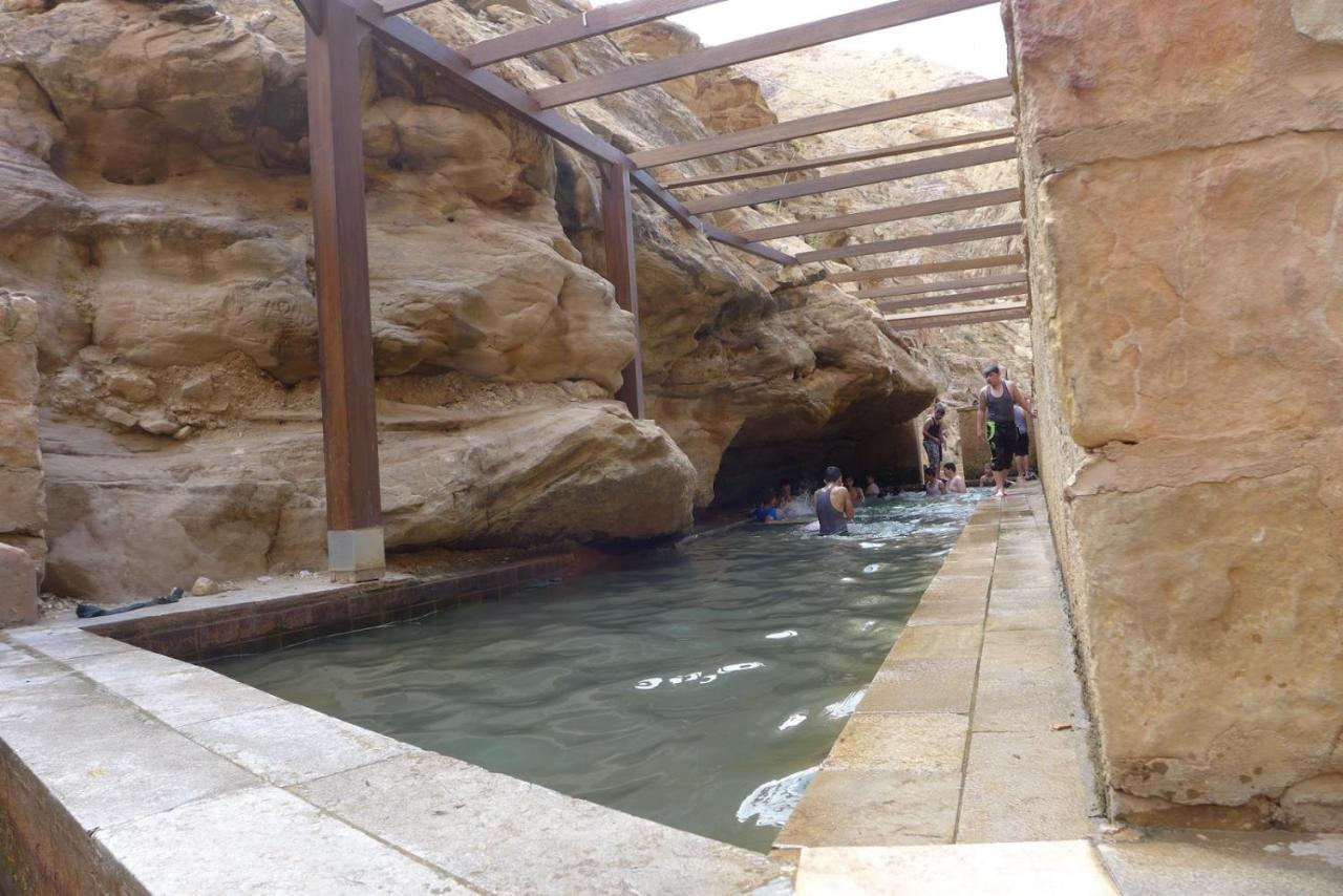Afra Hot Springs Chalets At-Tafilah Exteriér fotografie