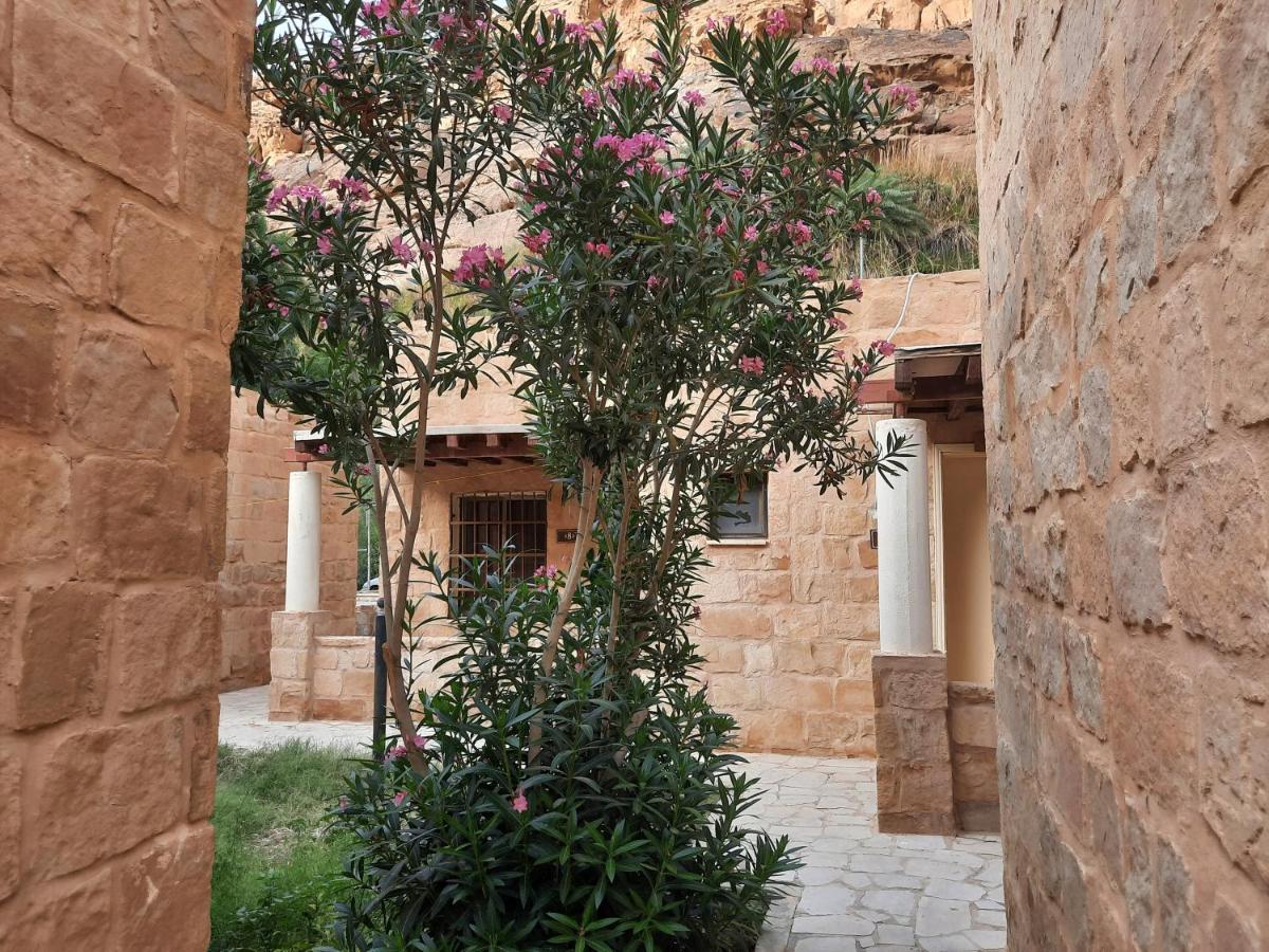 Afra Hot Springs Chalets At-Tafilah Exteriér fotografie